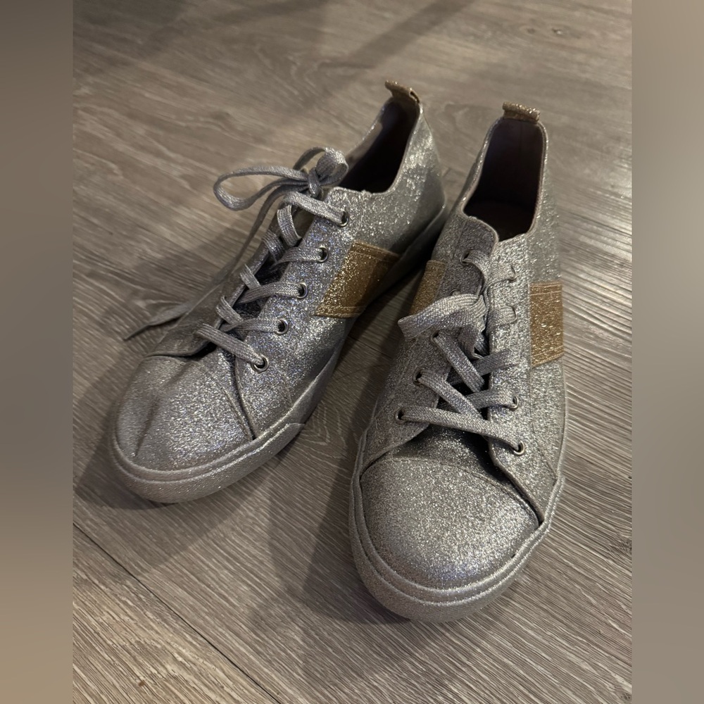 ✨ KENDALL + KYLIE Silver Glitter Sneakers ⚡ Sparkly Glam Low-Top Tennis Shoes ❤️